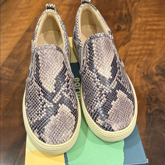 Brand New 6.5 Earth Snakeskin Slip-On Sneakers - Picture 6 of 8